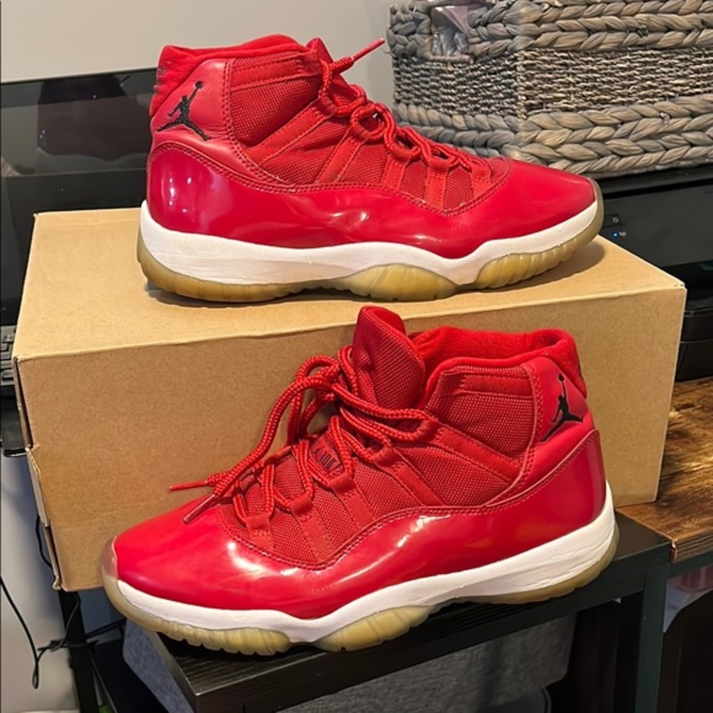 JORDAN 11 RETRO HIGH WIN LIKE '96 RED SNEAKERS Size 8 - Limited